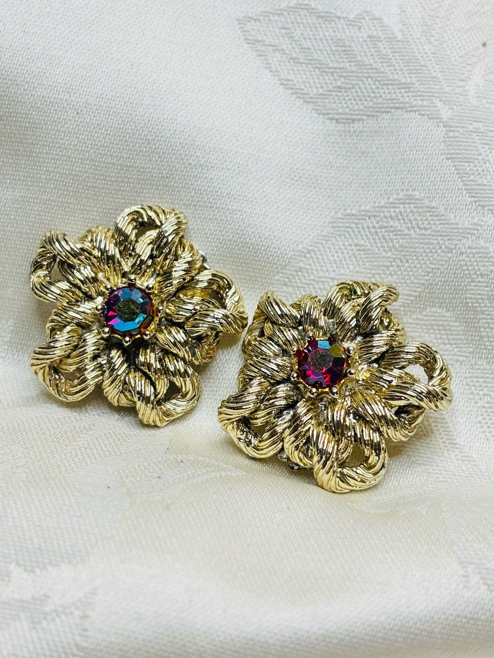 Vintage Aurora Borealis Gold Tone Rope Clip On Earrings